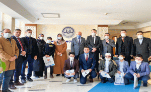 kur_an_i_guzel_okumak_icin_yaristilar_h14470_8339d.gif