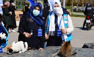 diyanet_genc_gonulluleri_sokak_hayvanlarina_sahip_cikti_h15125_6aa8e.jpg
