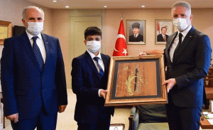 valilik_yarismalarda_dereceye_giren_ogrencileri_odullendirdi_h14969_34062.gif