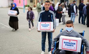 turkiye_diyanet_vakfi_arnavutluk_ta_ramazan_yardimi_dagitti_h15581_1e7f3.jpg