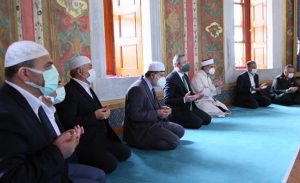 fatih_sultan_mehmet_han_kabri_basinda_dualarla_anildi_h16341_02153.jpg