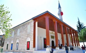 restorasyonu_tamamlanan_ferruh_kethuda_camii_dualarla_ibadete_acildi_h15791_28dde.jpg