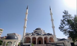 selahaddin_i_eyyubi_camii_ibadete_acildi_h15790_8d5cf.jpg