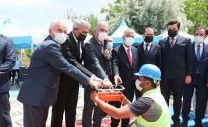 vali_ayyildiz_camiler_gonullerin_bulustugu_yerdir_h16322_bb036.jpg