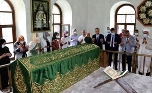 corum_da_sahabe_turbelerinin_pusideleri_yenilendi_h16854_1b1dd.jpg