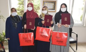 espiye_de_hafizlar_belge_aldi_h16877_d0e51.jpg
