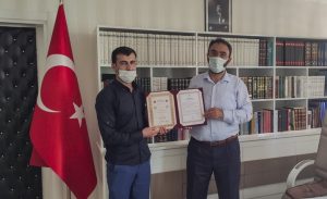 gorev_yaptigi_kursta_hafiz_olan_cinar_belgesine_kavustu_h16898_f1aa0.jpg
