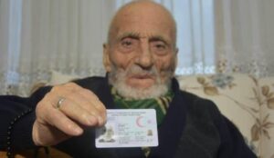 99-yasinda-kovid-19u-yendi-turkulerle-kutladi-a52XKKvH.jpg