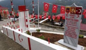 gorunmeyen-sehit-mezari-icin-100-metre-yakinina-anit-dikildi-6jmuUwe5.jpg