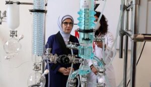 emine-erdogan-tubitak-marmara-arastirma-merkezini-ziyaret-etti-vYNc1ddX.jpg