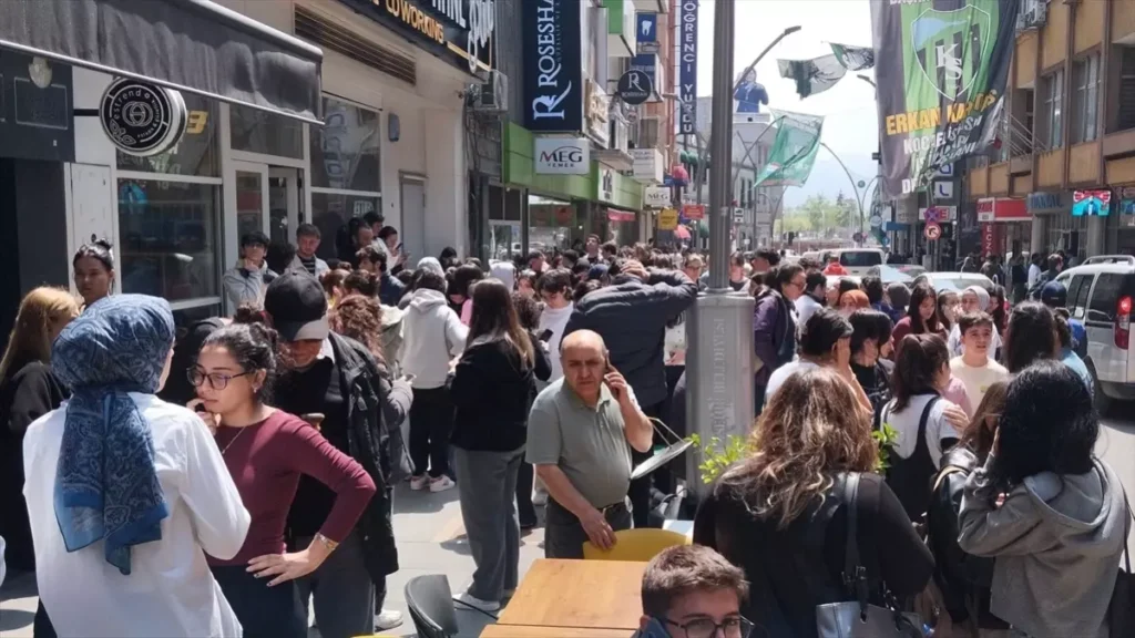 5.0'lık deprem sonrası İstanbul Valiliği'nden ilk açıklama