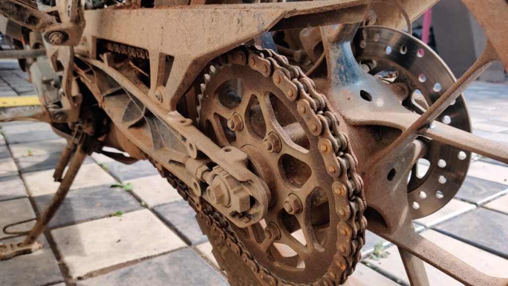 Pasl1-Motosiklet-Zinciri-Nas1l-Temizlenir