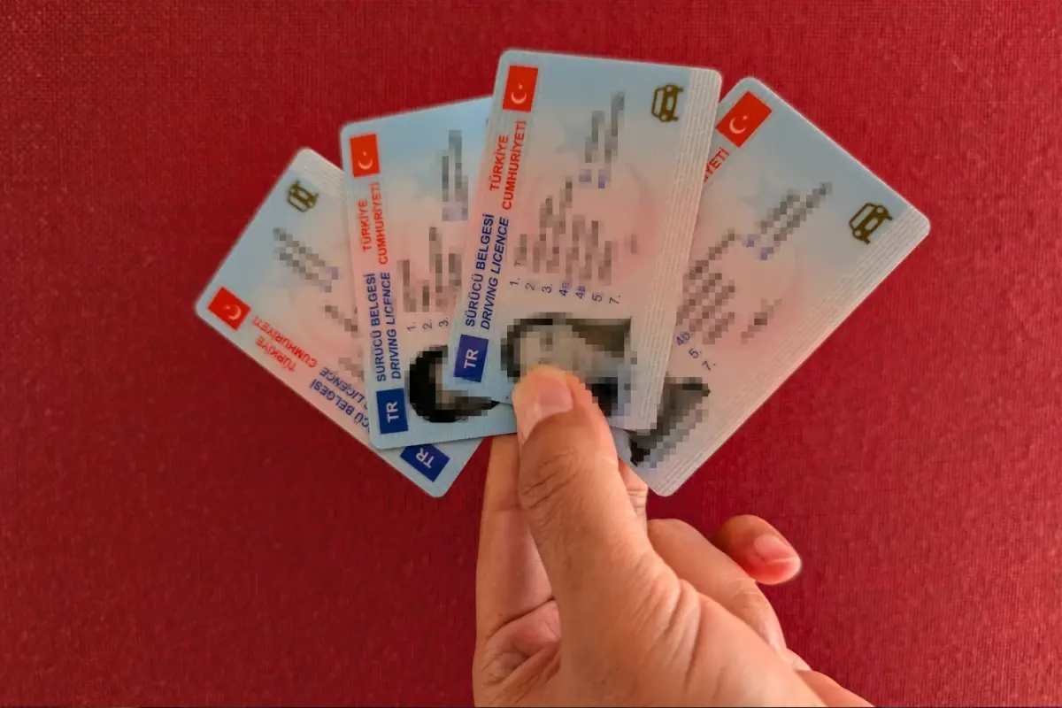 Eski tip ehliyetin yenilemesi için son tarih açıklandı! Süre bu sefer uzatılmayacak
