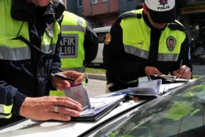 Bugünden itibaren 5 ay zorunlu! Kurala uymayan sürücülere 6 bin TL ceza var