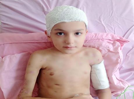 Sokak köpeklerinin saldırısında yaralanan Tunahan'ın ailesi