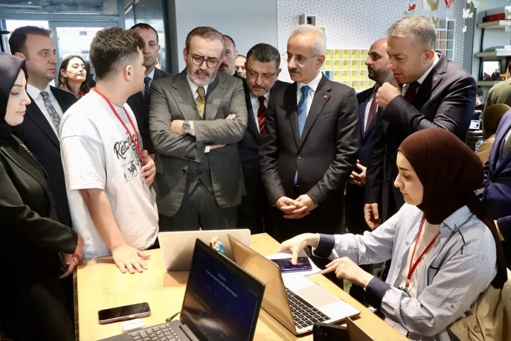 Ulaştırma ve Altyapı Bakanı Uraloğlu, Trabzon'da konuştu Açıklaması