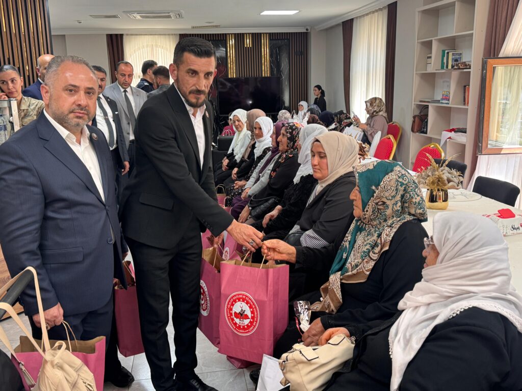 Şehit anneleri Anneler Günü’nde Midyat’ta buluştu