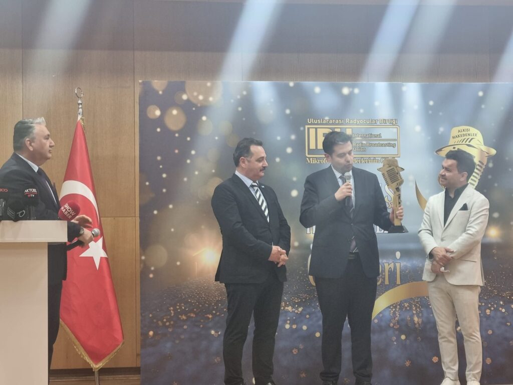 TİMBİR Başkan Vekili Av. Altıparmak’a “Yılın Alkışı Hakeden Gazetecisi” ödülü