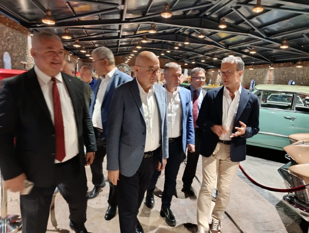 Çanakkale Geyikli’ye klasik araç yatırımı