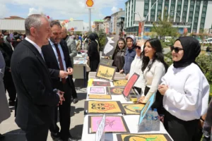 Ağrı’da “Vakti Kuşanmak” sergisine ilgi