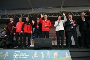 Ankara'da 'Geleneksel 19 Mayıs Ankara Yarı Maratonu ve Halk Koşusu' düzenlendi