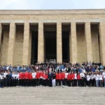Bakan Bak Sporcularla Birlikte Anıtkabir'i Ziyaret Etti