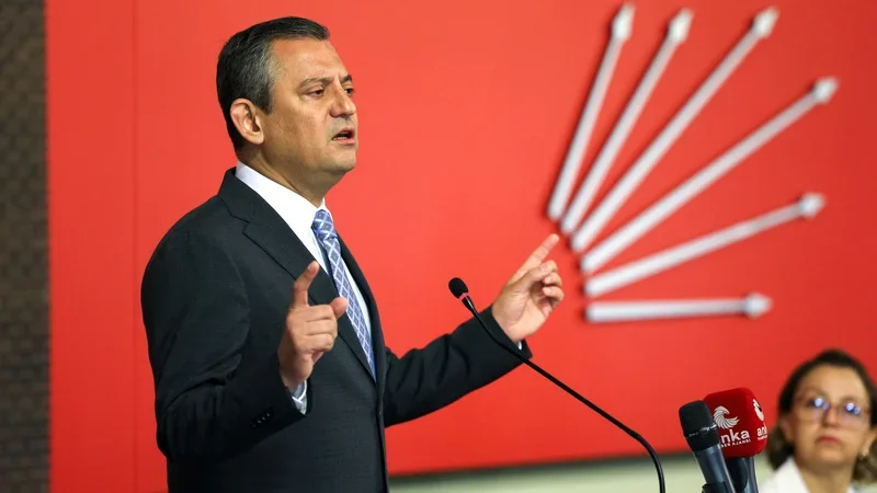 CHP’de Grup Başkanlığına Özgür Özel seçildi