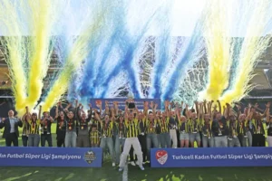 Fenerbahçe Şampiyonluk Kupasını Aldı