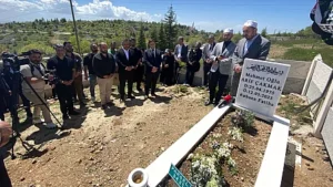 Gazeteci Arif Çakmak vefatının 1. yılında kabri başında anıldı