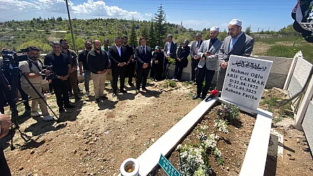 Gazeteci Arif Çakmak vefatının 1. yılında kabri başında anıldı