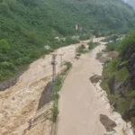 Giresun’da dere taştı, yol ulaşıma kapatıldı