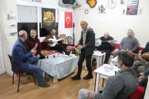 ''Oyun yok, gün boyu canlı müzik var''