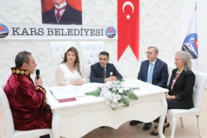Kars Valisi Ziya Polat, makam şoförünün mutlu gününe ortak oldu