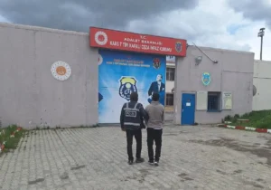 Kars'ta 8 yıl 4 ay hapis cezası bulunan dolandırıcı yakalandı