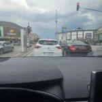 Kırmızı ışıkta duran "Vali Makas'ın makam aracı" halkın takdirini kazandı