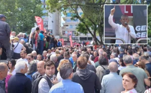 Özgür Özel CHP Ankara İl Başkanlığı önünde düzenlenen bayramlaşma programına katıldı