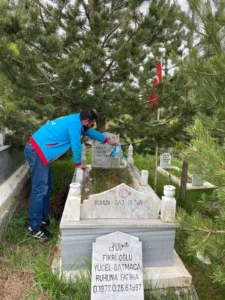 Susuz'da şehit kabristanları Bayram Öncesi hazırlandı