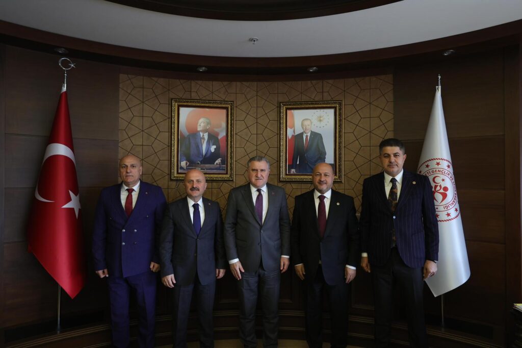 Kurt: "Adıyaman-İzmir ve Adıyaman-Antalya uçuşları başlatılmalı”