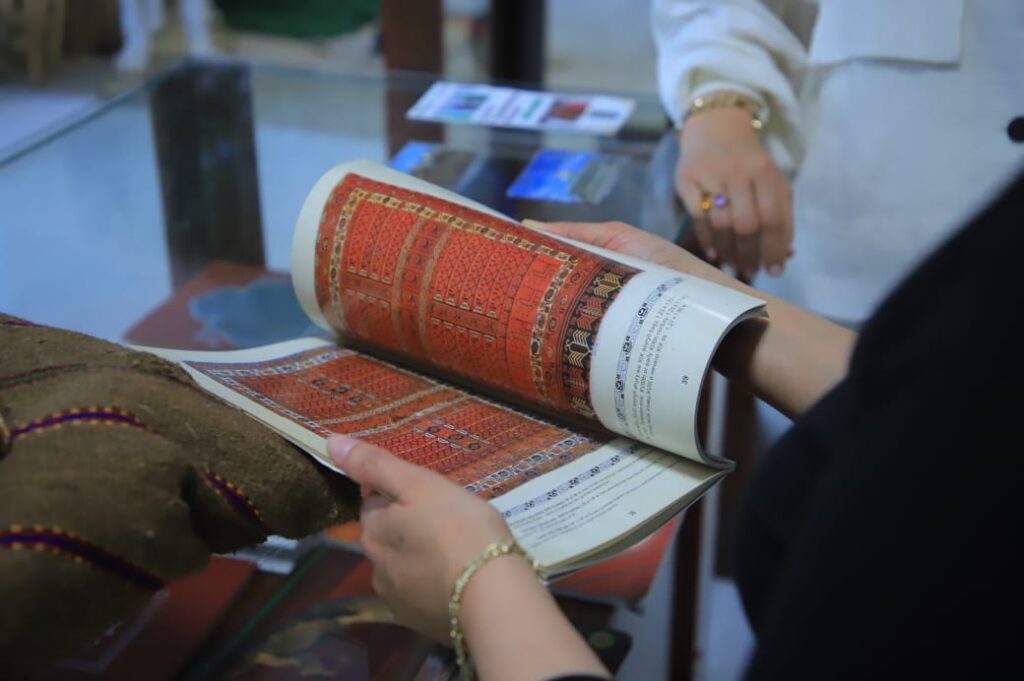 Türkmen halıları Buhara’da Türk dünyasının ortak mirası olarak gündeme taşındı