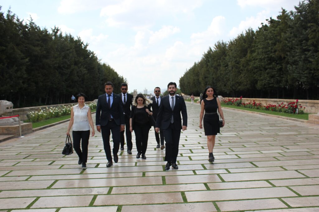 Jeoloji Mühendisleri Odası Yönetimi Anıtkabir’i ziyaret etti