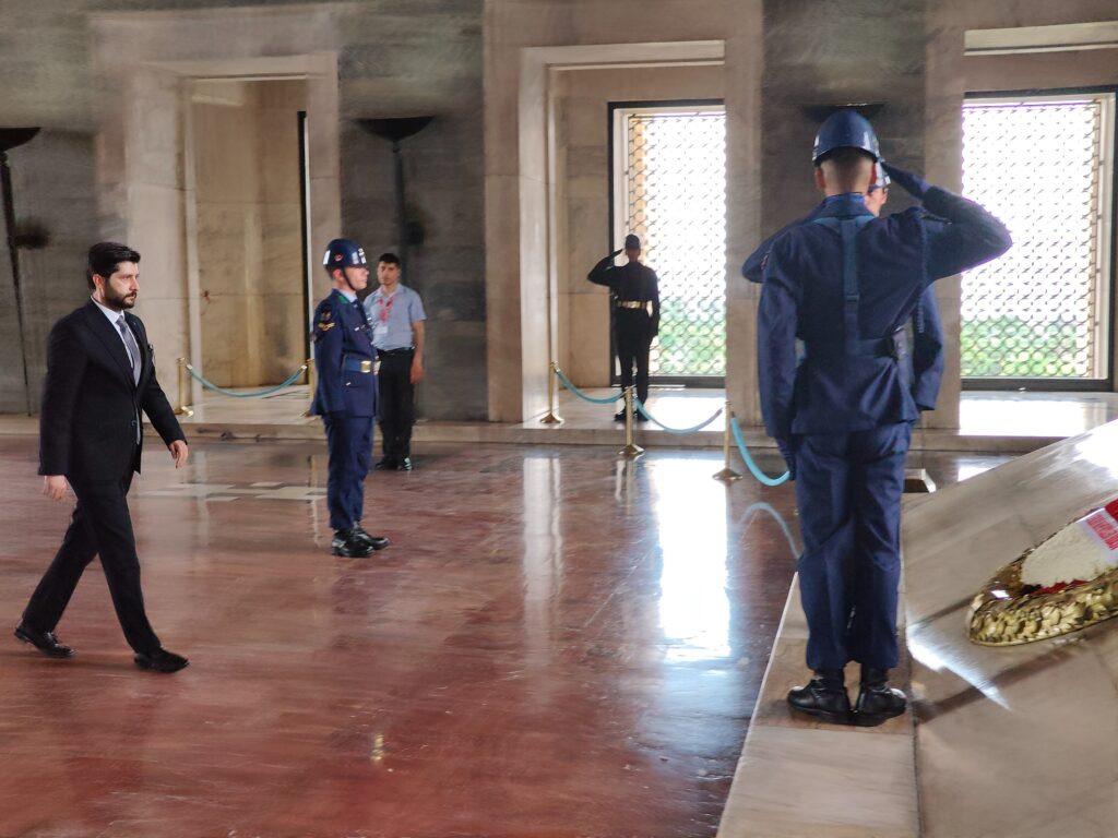 Jeoloji Mühendisleri Odası Yönetimi Anıtkabir’i ziyaret etti