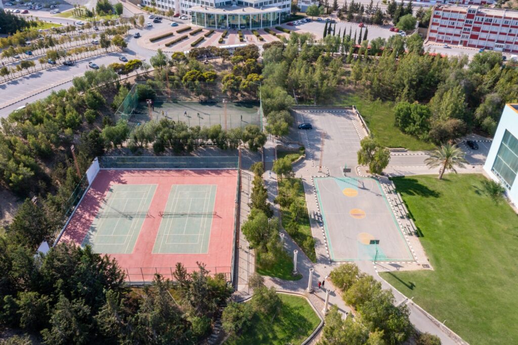 YÖK’ten Yakın Doğu Üniversitesi’ne “Spor Dostu Kampüs” ödülü