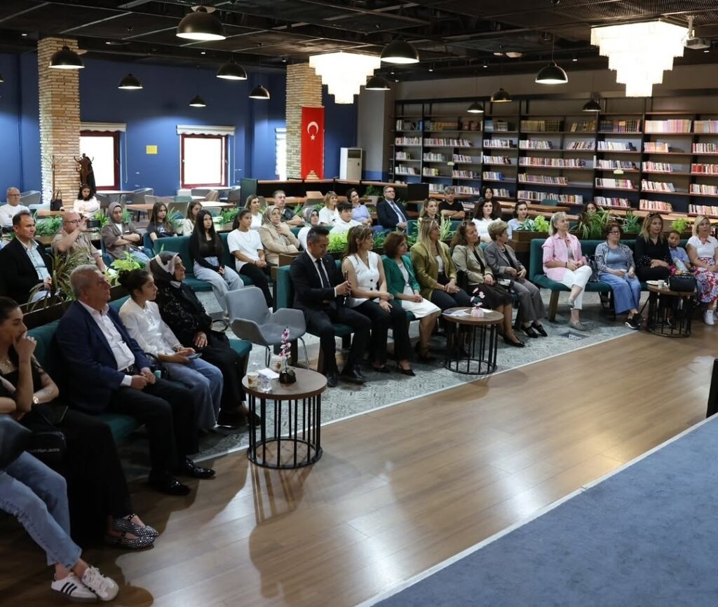 Mamak Belediyesi’nde anlamlı söyleşi: “Okursan Kendini Tanırsın” okurlarla buluştu