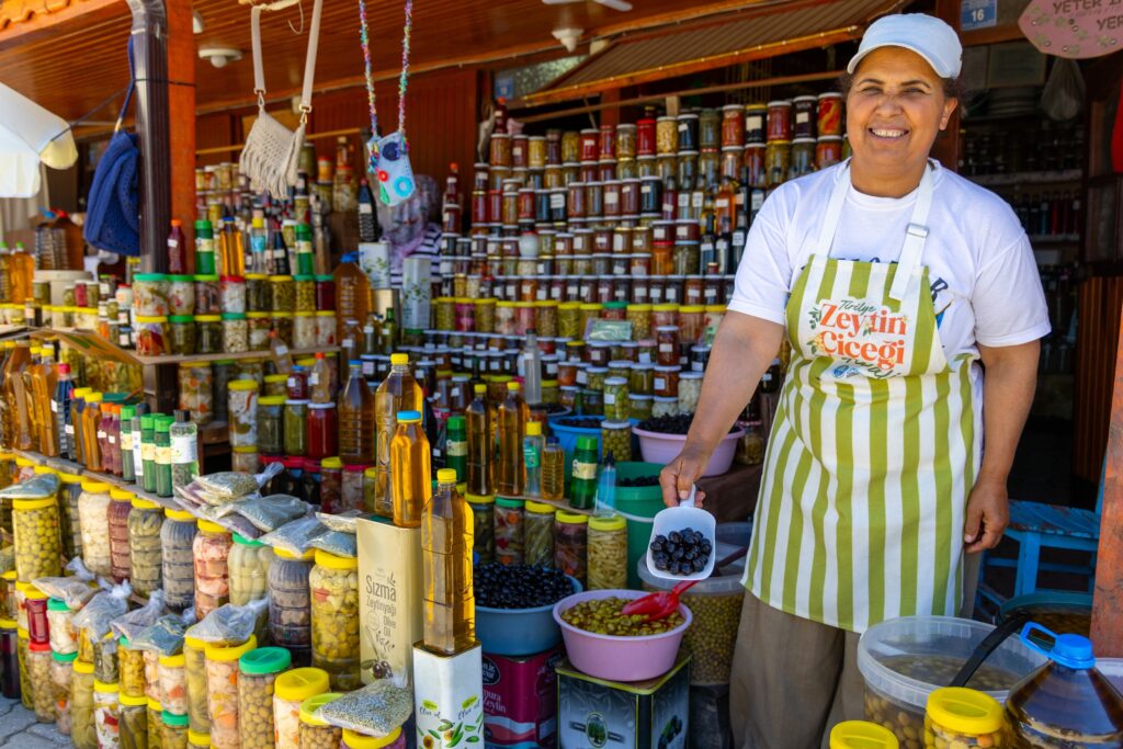 Tirilye’de Zeytin Çiçeği Festivali’ne ilgi