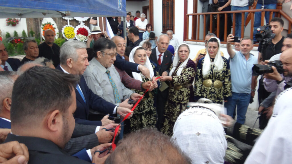Ankara Kalesi’nde şenlik coşkusu yağmura rağmen yüzleri güldürdü