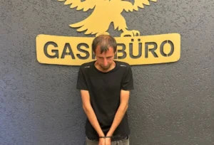 Ankara'da aracına zorla bindiği kadını bıçakla tehdit edip eşyalarını gasp etti
