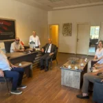 Artvin Ticaret Borsası Heyeti’nden görme engelli üyelerine anlamlı ziyaret