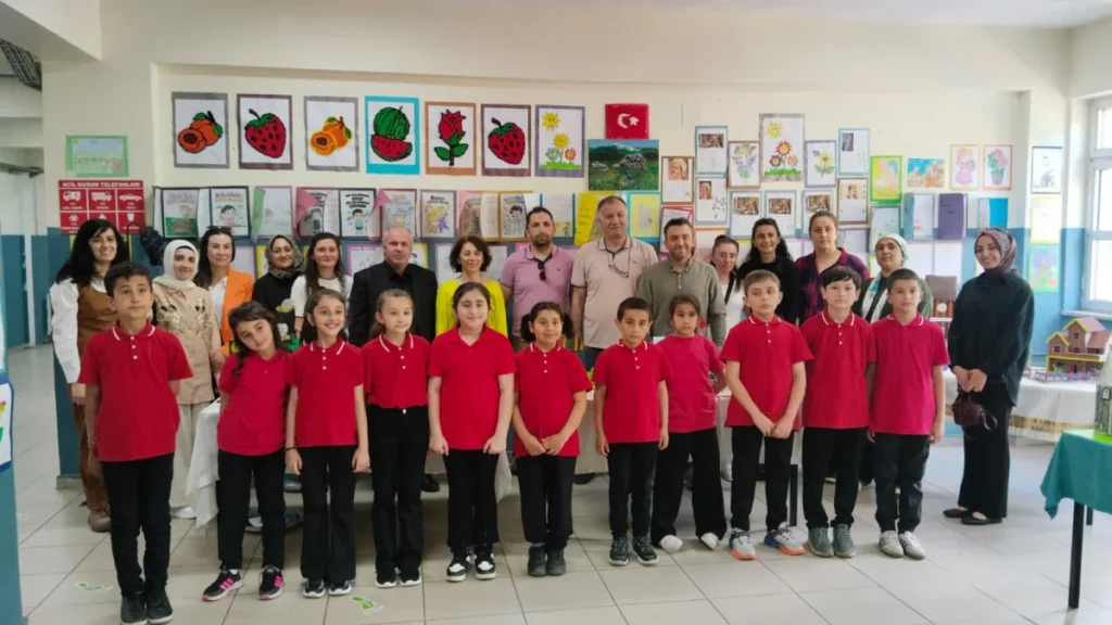 Artvin'de ilkokul öğrencilerince hazırlanan sergi büyük ilgi gördü