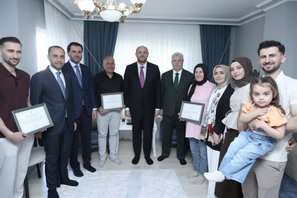 Cumhurbaşkanı Erdoğan'dan yeni üyelere imzalı Teşekkür Belgesi