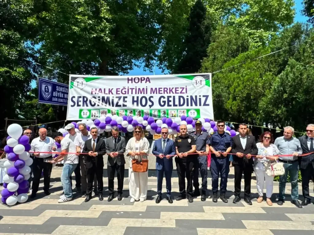 Hopa'da el emeği göz nuru ürünler sergilendi